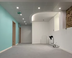 Salle intérieure fraîchement peinte par Ecoplatrerie à Colmar