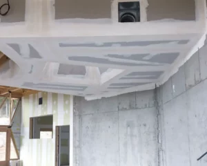 Faux plafond créé par Ecoplatrerie, expert en plâtrerie à Colmar